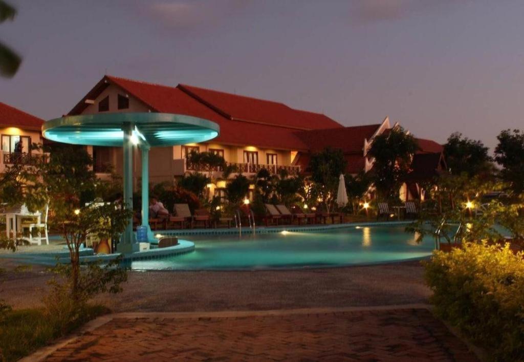 Daosavanh Resort & Spa Hotel Savannakhet Exterior foto